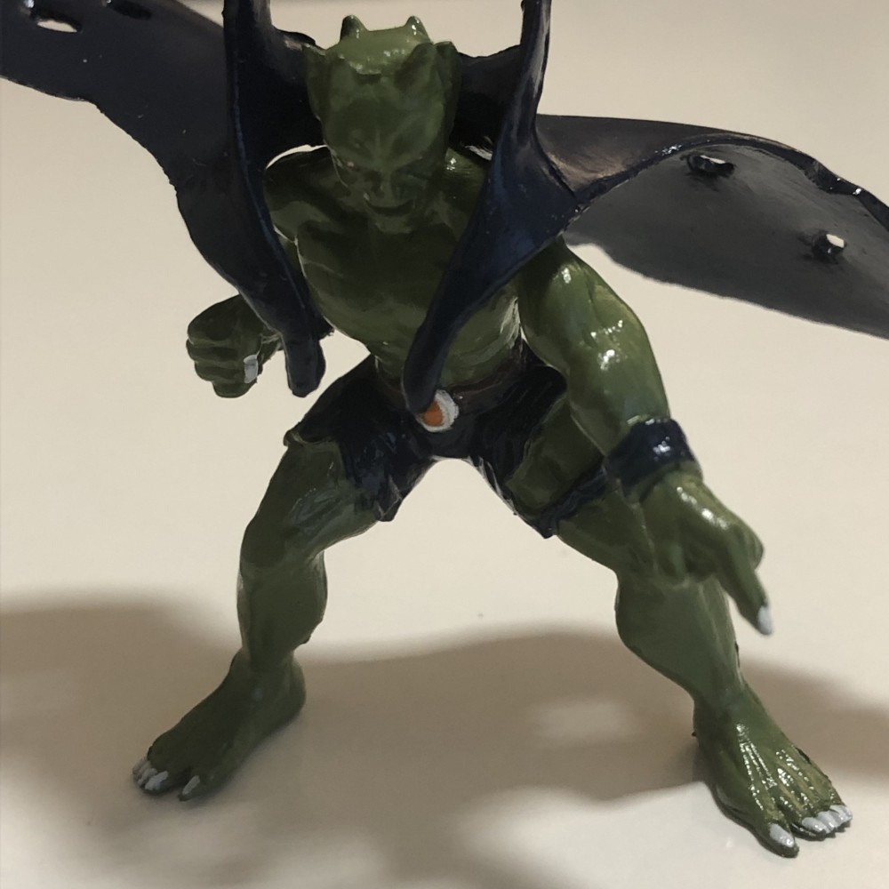 Monster mit Umhang