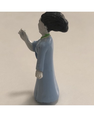 Donna in abito blu