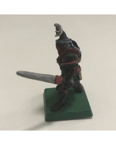 Soldat avec épée et armure complète MO