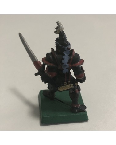 Soldat avec épée et armure complète MO