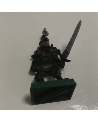 Soldat avec épée et armure complète MO