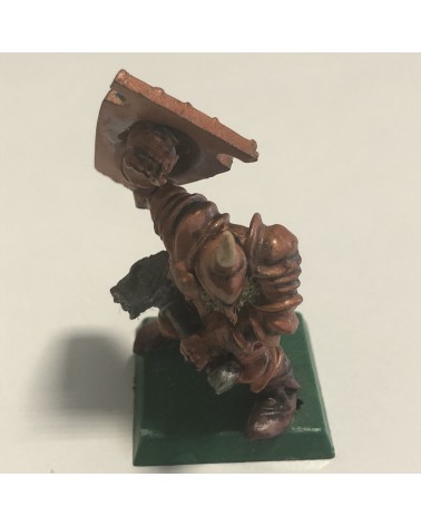 Soldado con martillo y escudo MV