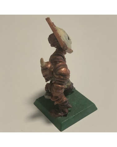 Soldado con martillo y escudo MV