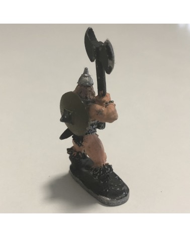 Bàrbar soldat amb destral i escut MW