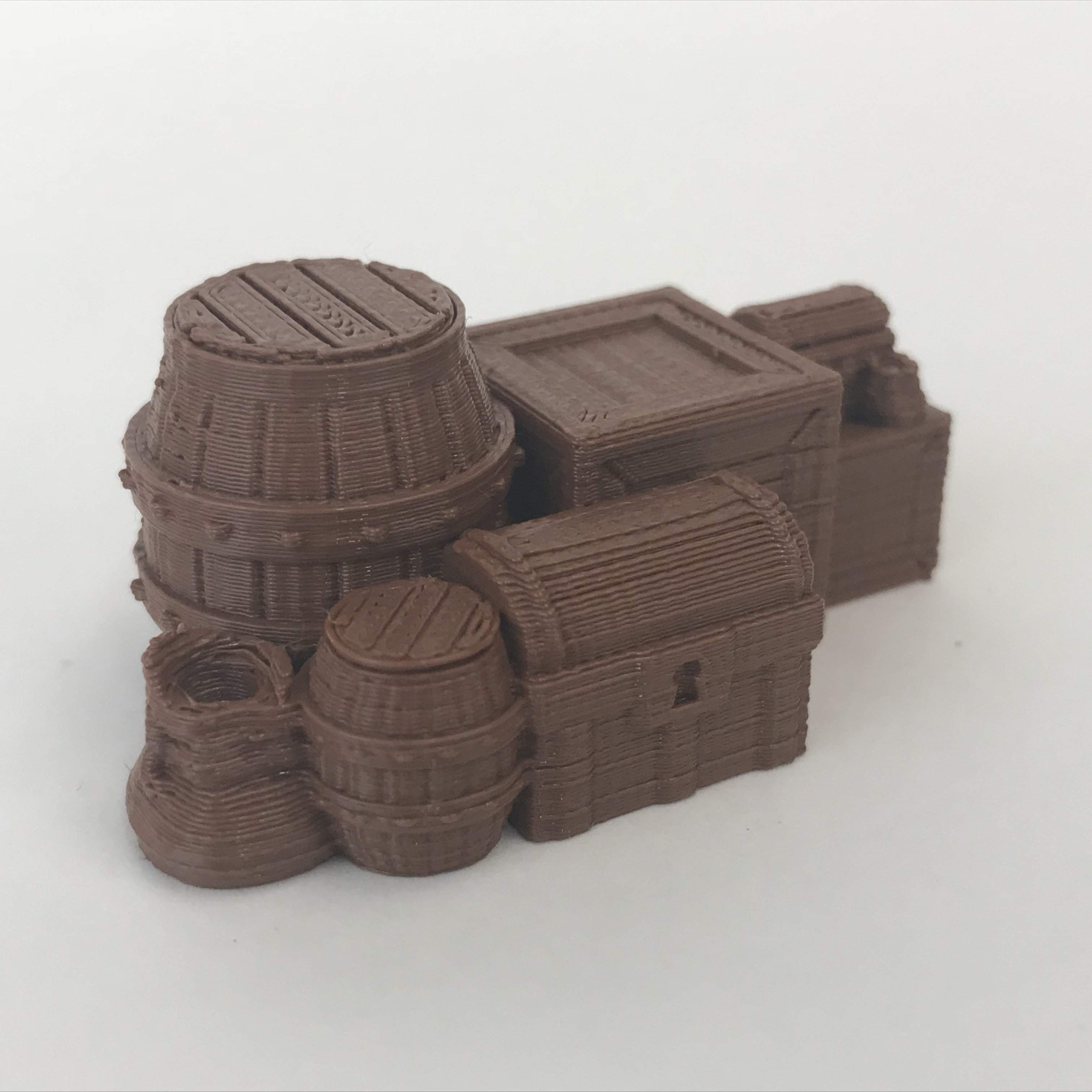 Set aus Fässern, Truhen, Kisten und Säcken